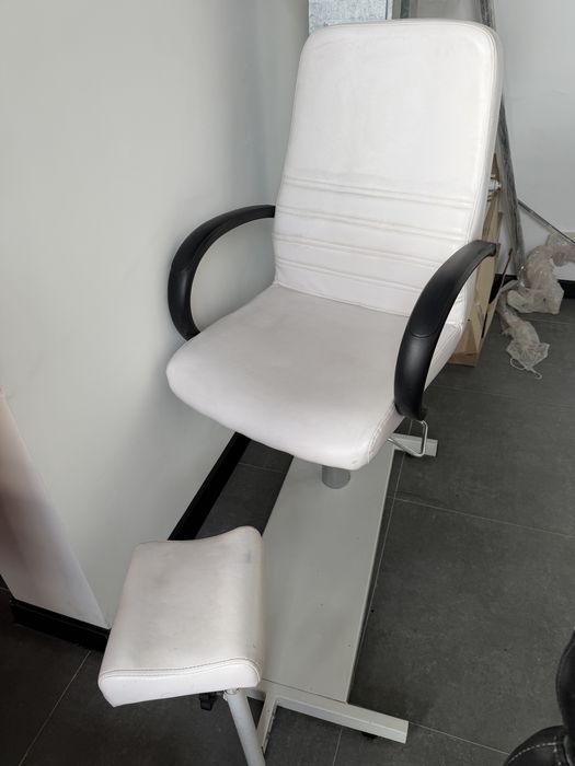 Продам кресло педикюрное