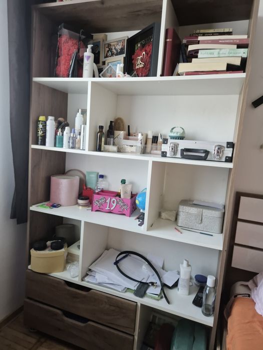 Vând birou+scaun+biblioteca