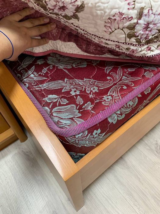 Продам кровать с матрасом