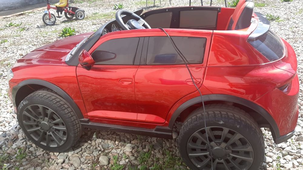 Электромобиль детский.