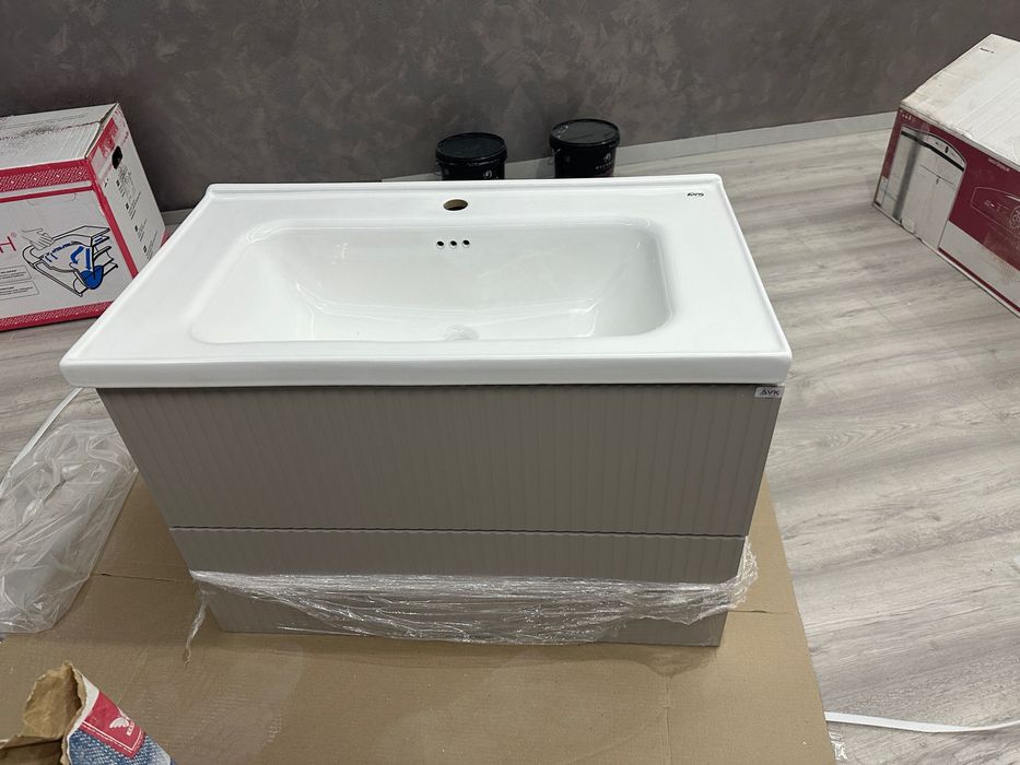 Продается тумба с раковиной для ванны