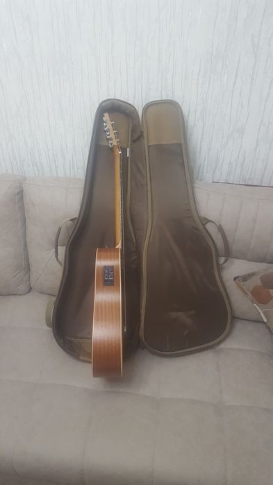 Гитара Taylor TS-BTe Click есть