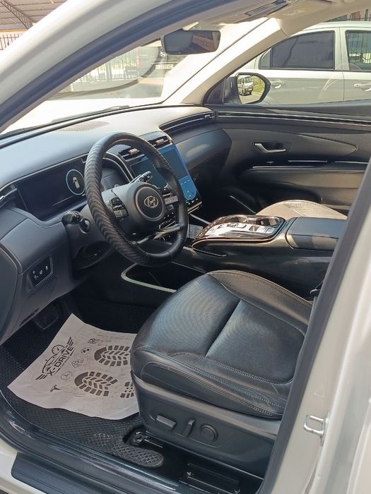 HYUNDAI Tucsan Full sotiladi SROCHNA