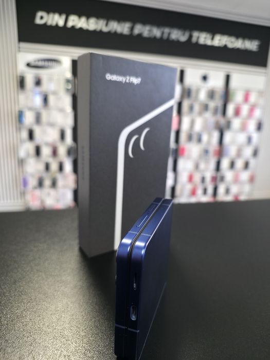 Samsung Z Flip 7 / Blue/Black / 256/512 GB / DeluxGSM