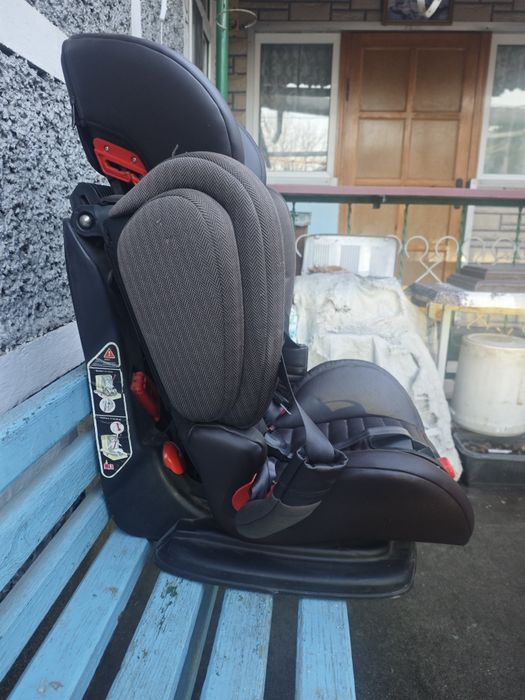 Автомобильное кресло