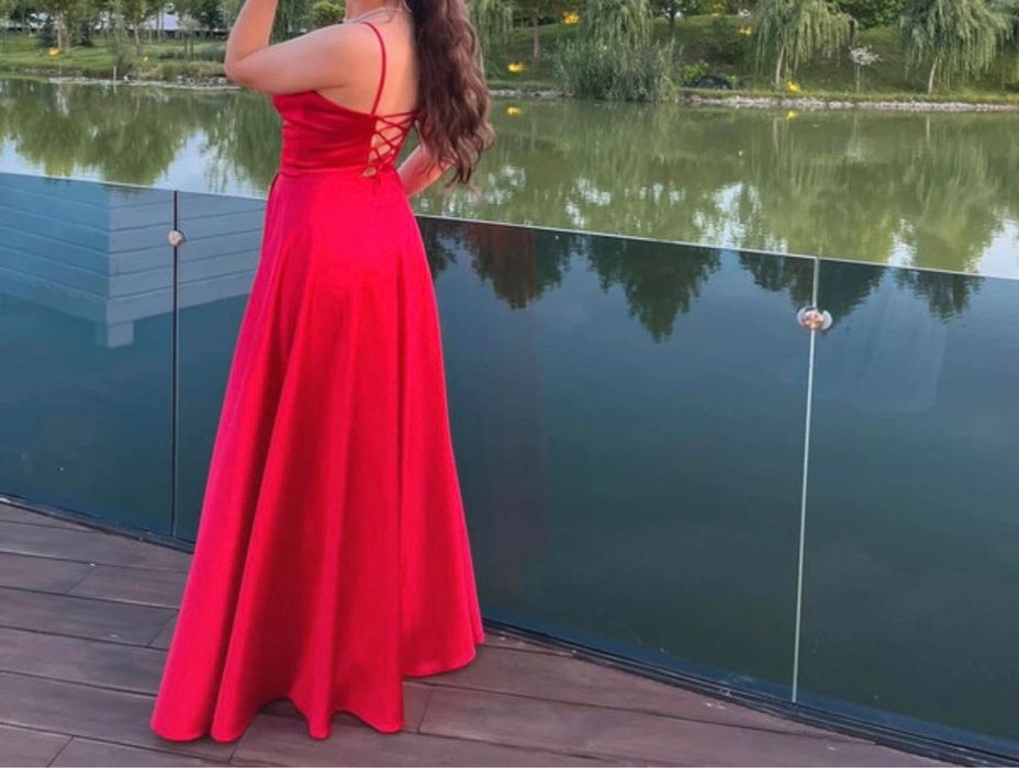 Vand rochii de eveniment la