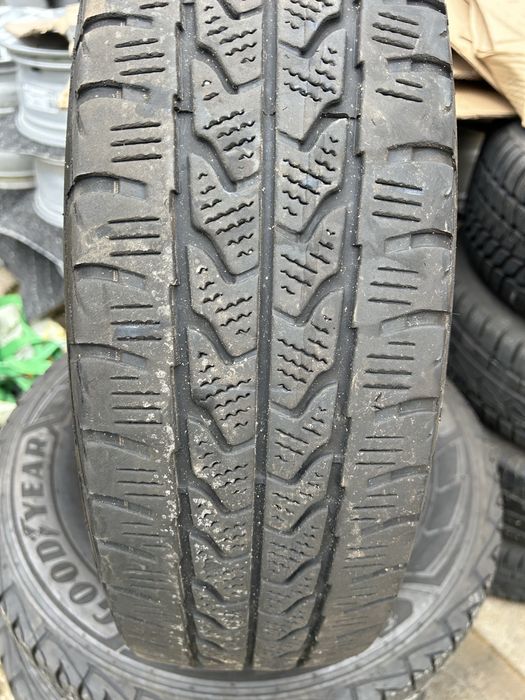 4 зимни гуми goodyear за бус 205 75 16c
