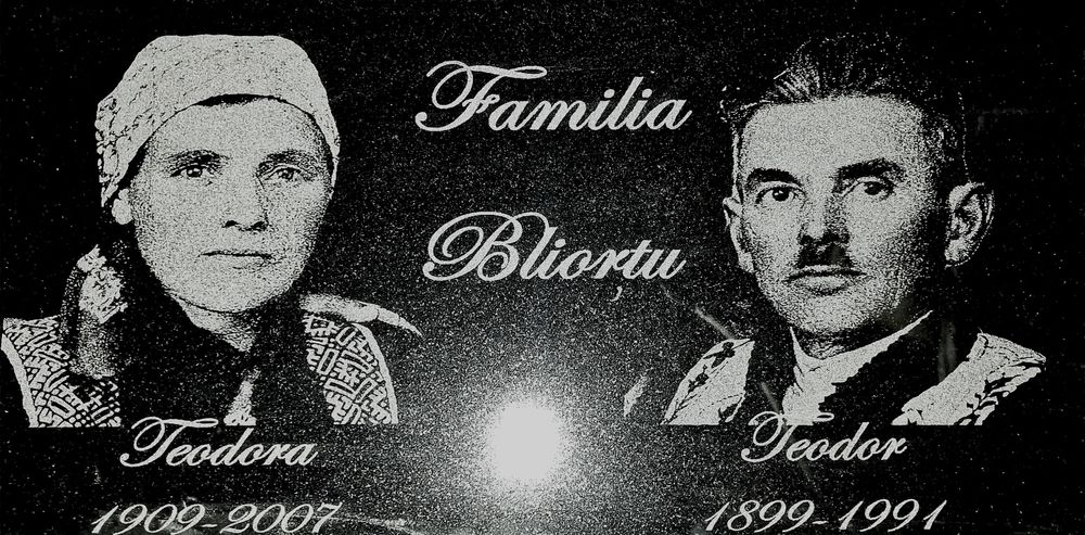 Fotogravura cimitir , granit negru , placa mormant, cruce, felinar