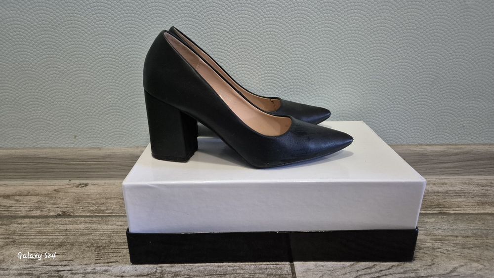 Обувки на висок ток