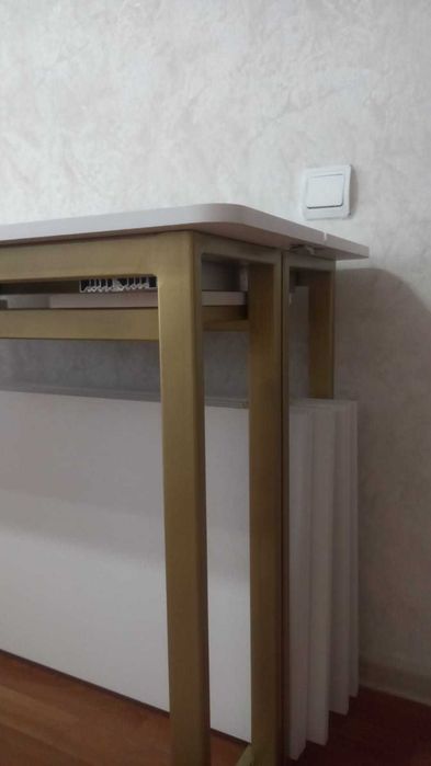 Стол и стулья в отличном состоянии