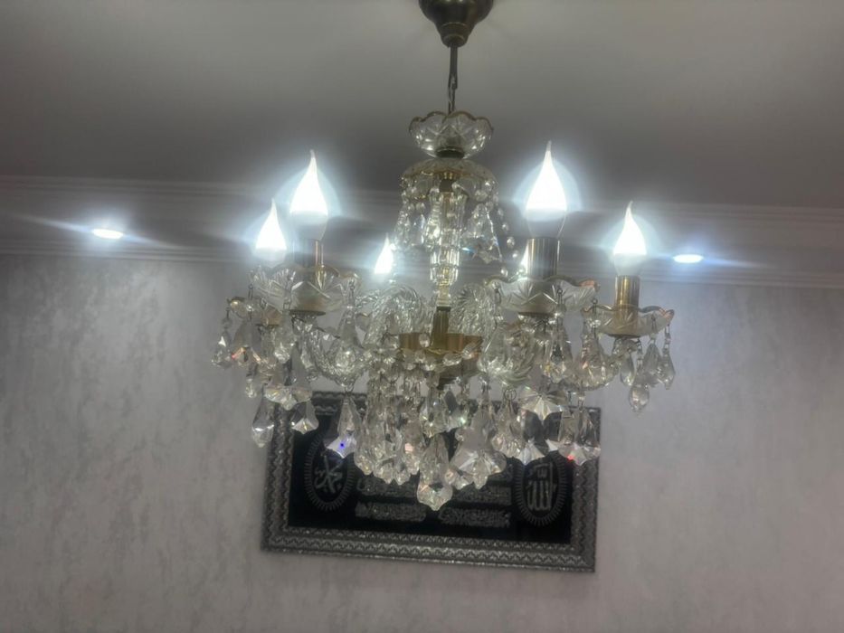 Люстра шикарная рабочая