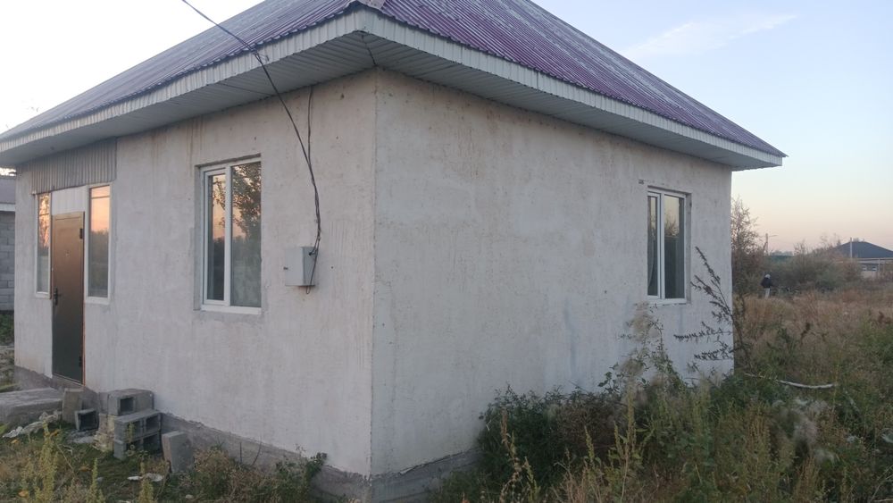 үй сатылады,4 комнаталы