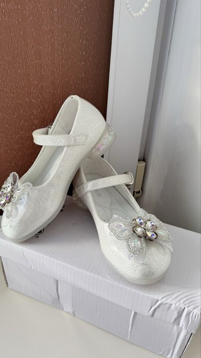 Продам туфельки