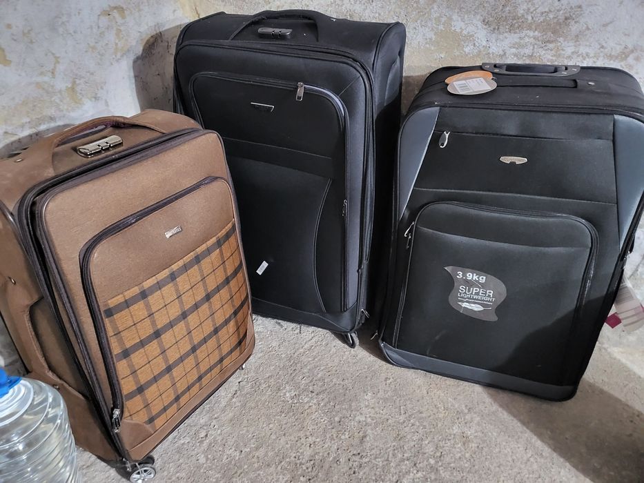 Черен  куфар голям