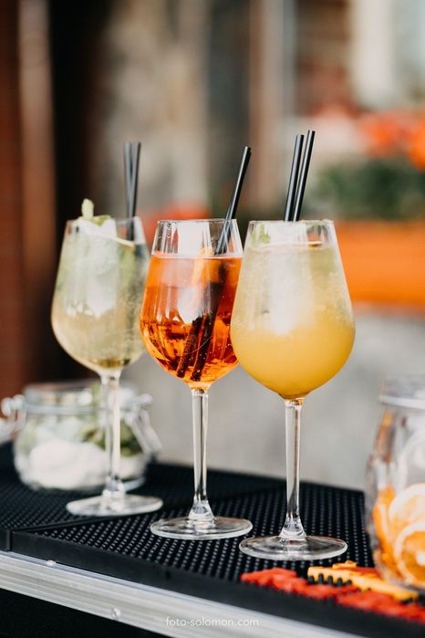 BARMAN LA EVENIMENTE & Cocktails BarMobil - nunti, botezuri, petreceri