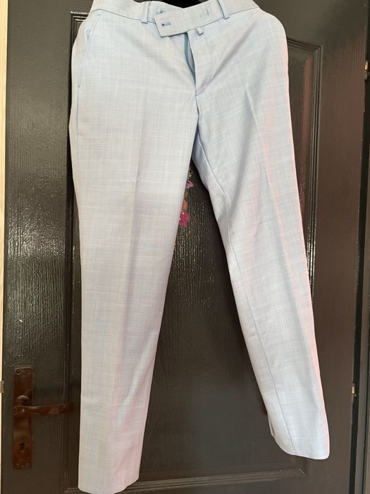 Rochie si costum pentru evenimente!