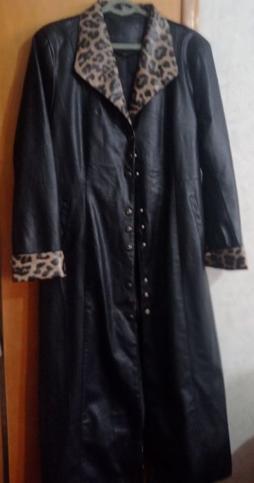 Kostyum kurtka, plash, palto kelishilgan narxda sotiladi