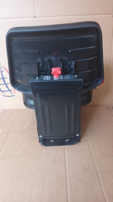 Scaun universal pentru tractor din material textin