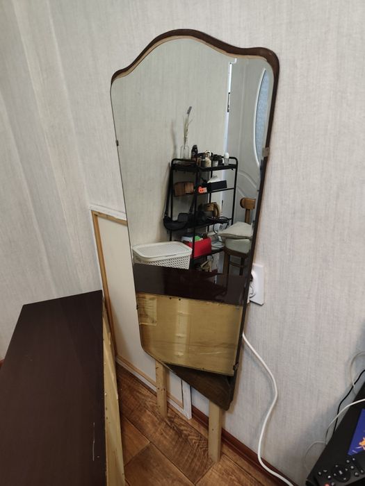 Трюмо и 2 тумбочки