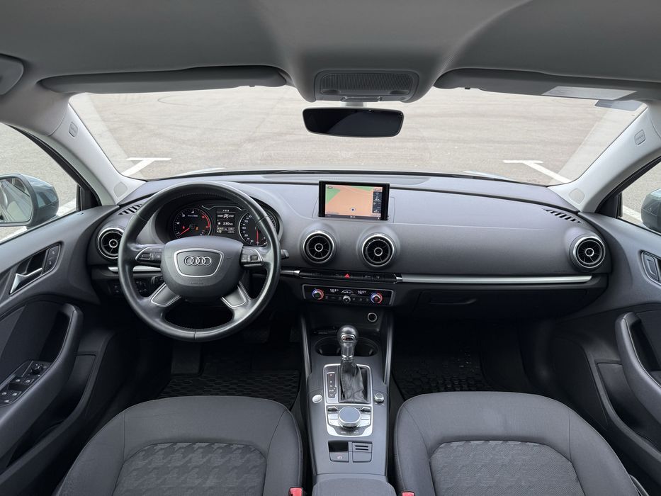 Audi a3 //1.6 diesel  110cp // Automa  an 2015