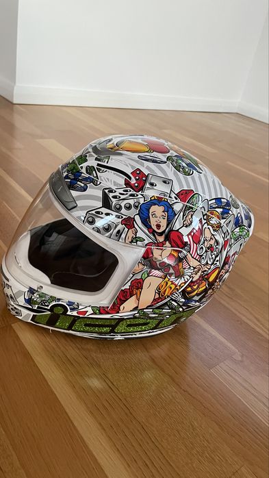 Каска AGV за пистов мотот