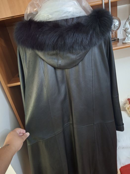 Vand palton din piele pentru dame