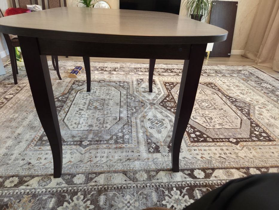 Продам стол обеденный