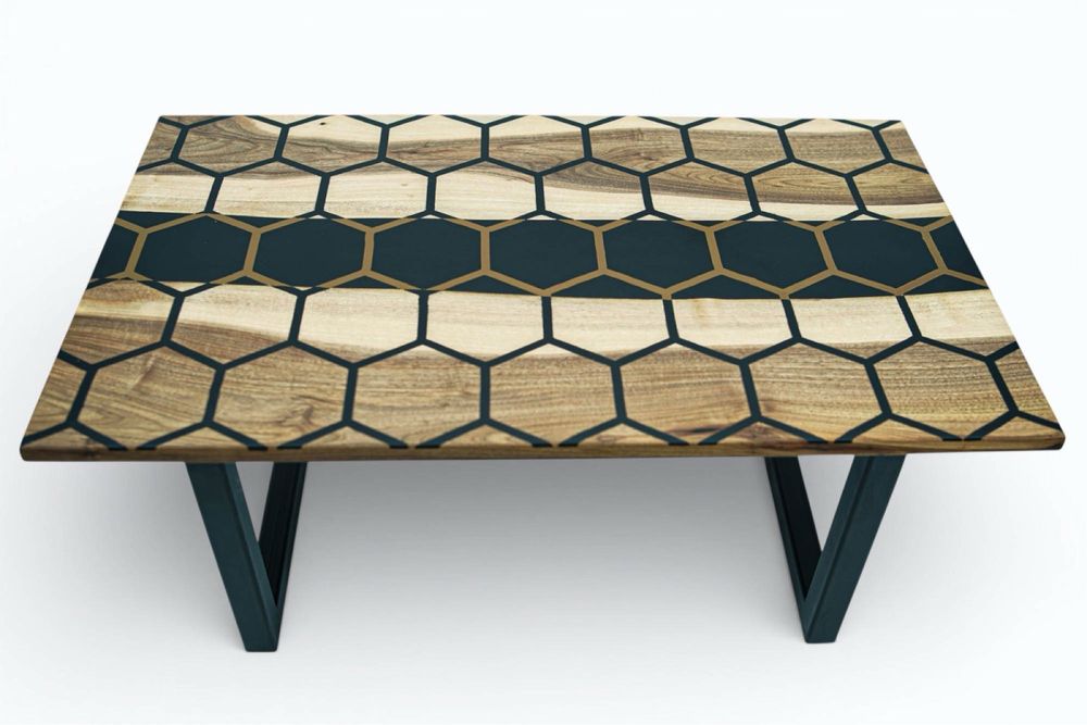 Realizez la comandă mese din lemn masiv și rășină epoxidică- unicat