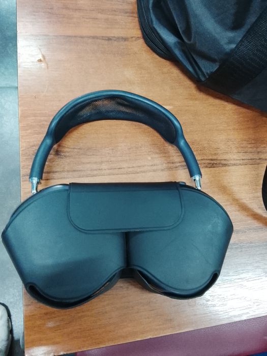 Продам наушники AirPods Max