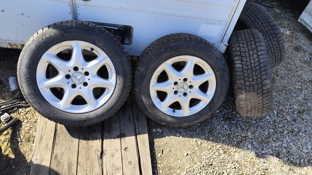 Гуми с джанти 225 55 16 зимни ,чисто нови