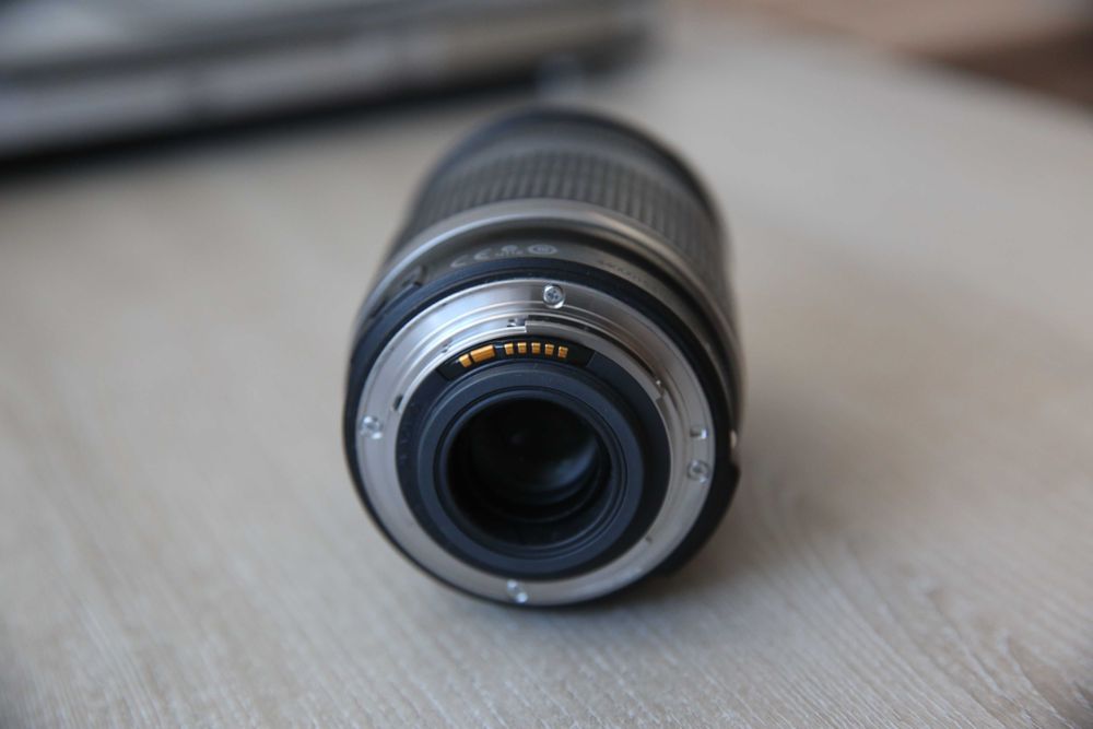 Obiectiv Canon EF-S 18-200mm