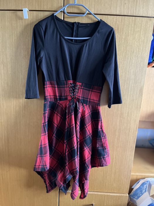 Рокля в черно и червено каре, размер S