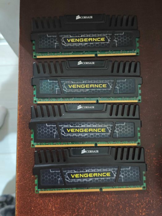 Продавам Рам памет  4x8 Ram  Corsair Vengance по възмижност обадете се