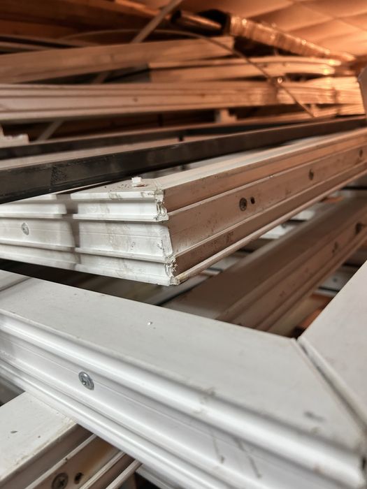 Пластиковые перегородки с дверью