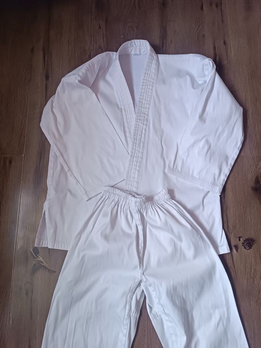 Продаю Кимоно для спорта