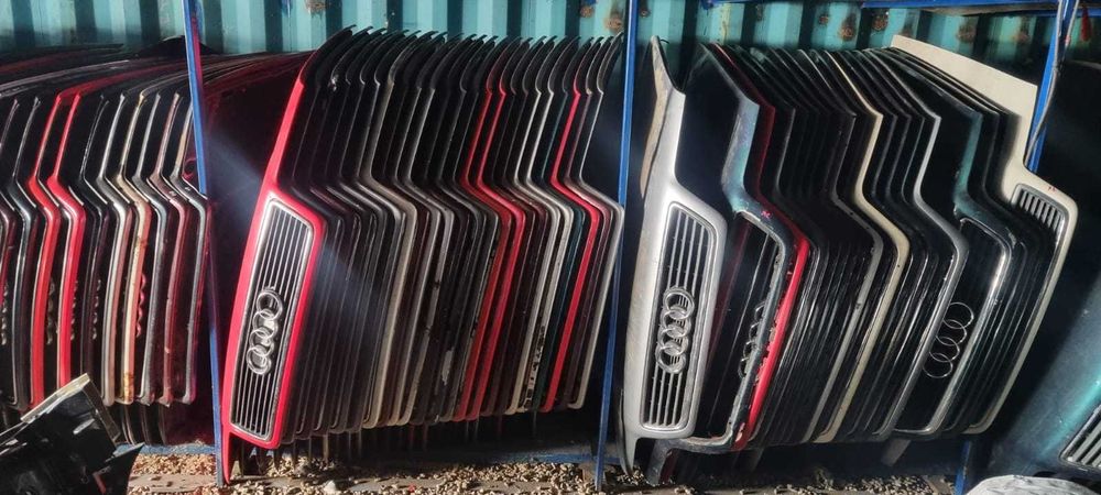 Капоты в ассортименте.