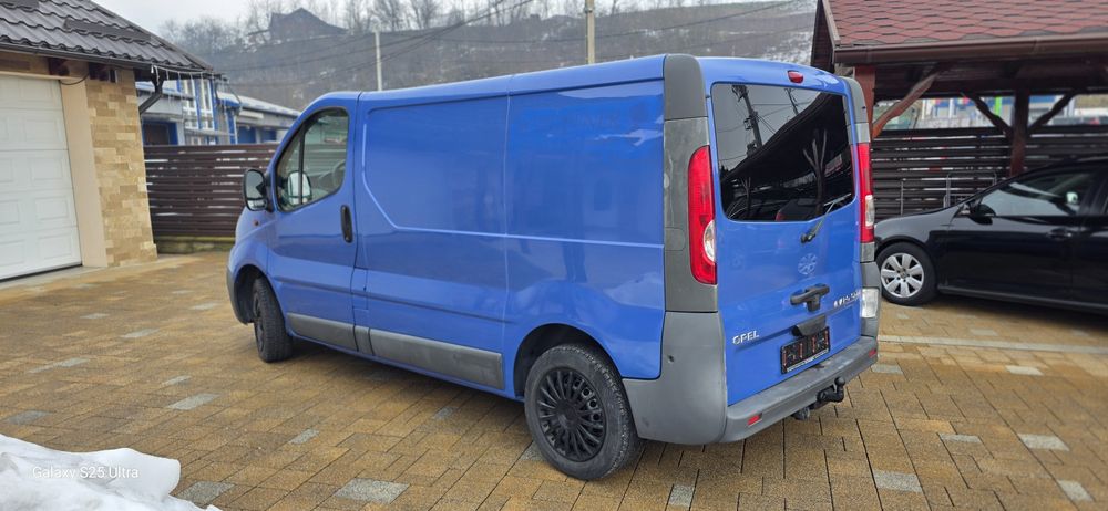 Opel Vivaro Renault Trafic 2.0 DCI 2011