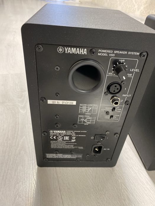 Продам студийные мониторы Yamaha HS5 (динамики)