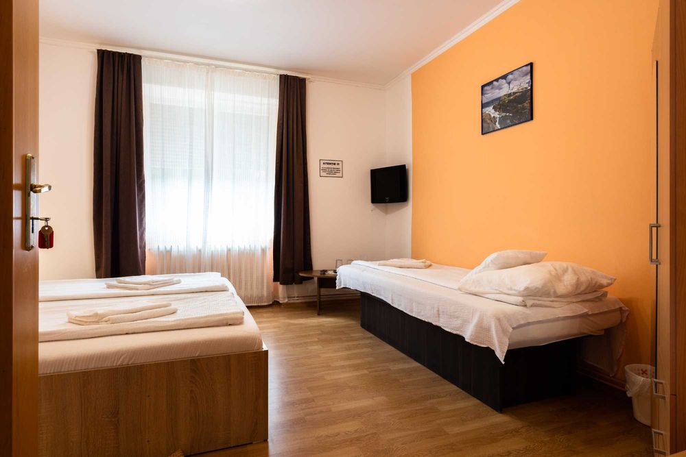 Casa 4 camere de inchiriat sau vanzare ( Pensiune)