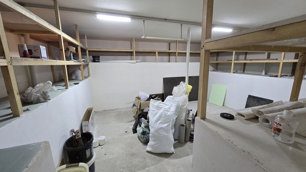 Ibn Sino Taxta bozor yonida 3.3 sotix 8 ta xona Tayyor remont