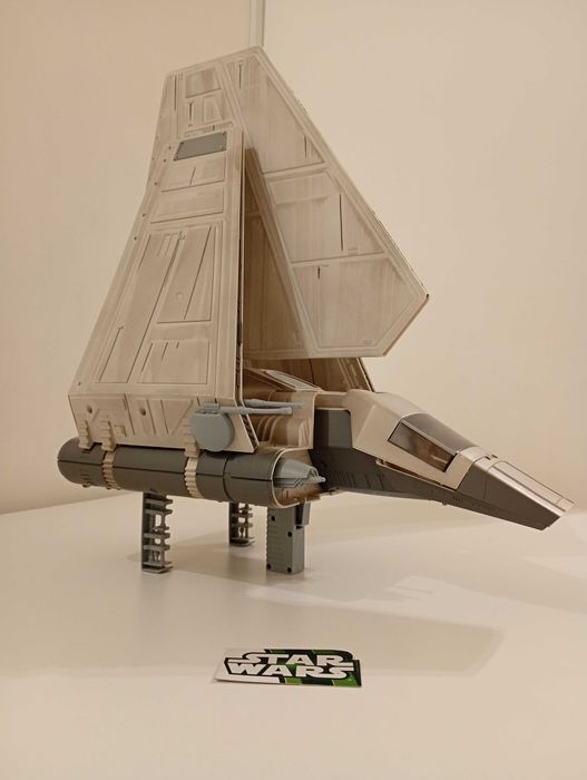 Vând- STAR WARS The Emperor's Arrival HASBRO (o varianta)