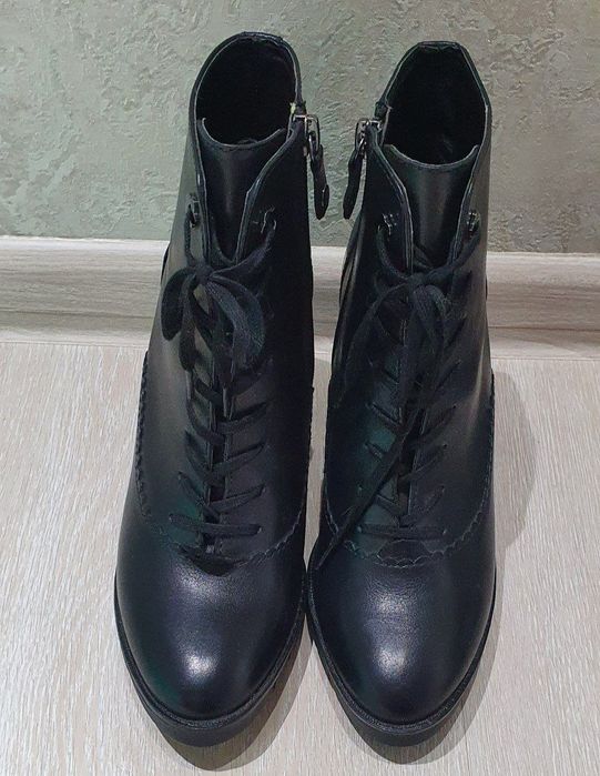 Кожаные ботинки. На каблуке. Размер 37