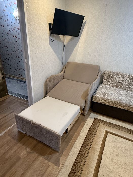 Диван с креслом