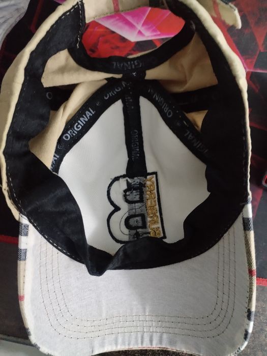 vând șapcă burberry