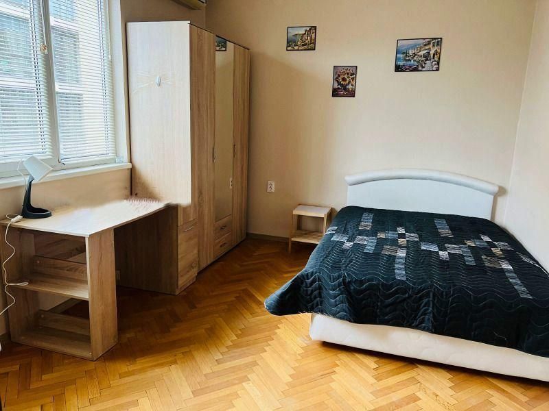 Дава се под наем Четиристаен апартамент в София, Център - 120 кв.м за 1196.97 € - Снимка #5