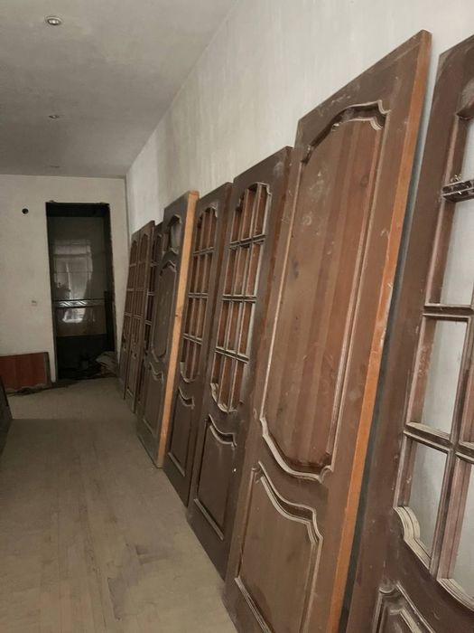 Parket bor yengi hali odam yawamagan darvoza eshik romla bor