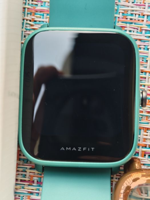 Смарт часовник Amazfit Bip U by Xiaomi, чисто нов!