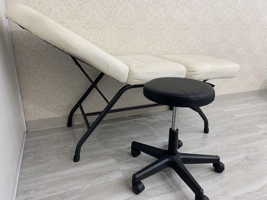 Косметологическая кушетка со стулом