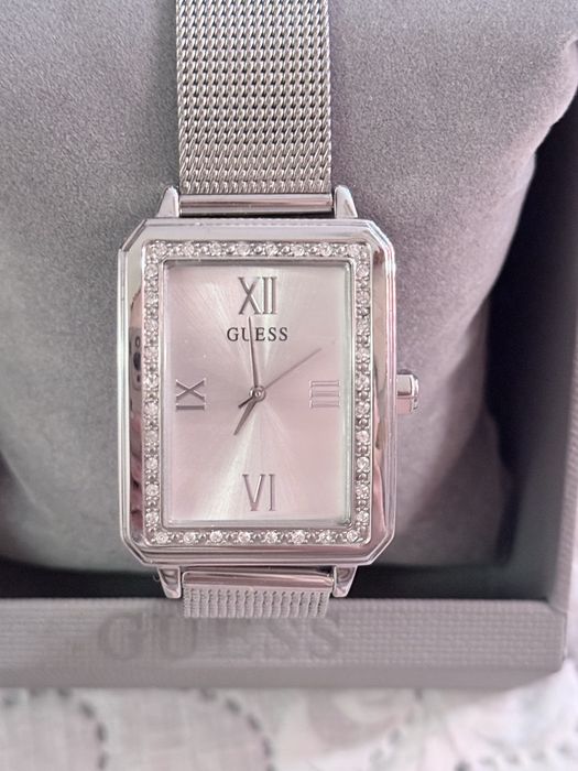 Дамски часовник GUESS – като нов,слаган 3 пъти
