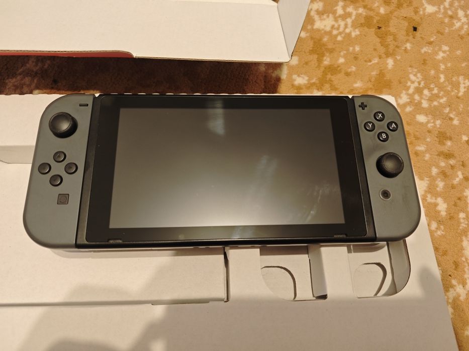 Consola Nintendo Switch + Joc Zelda BOTW